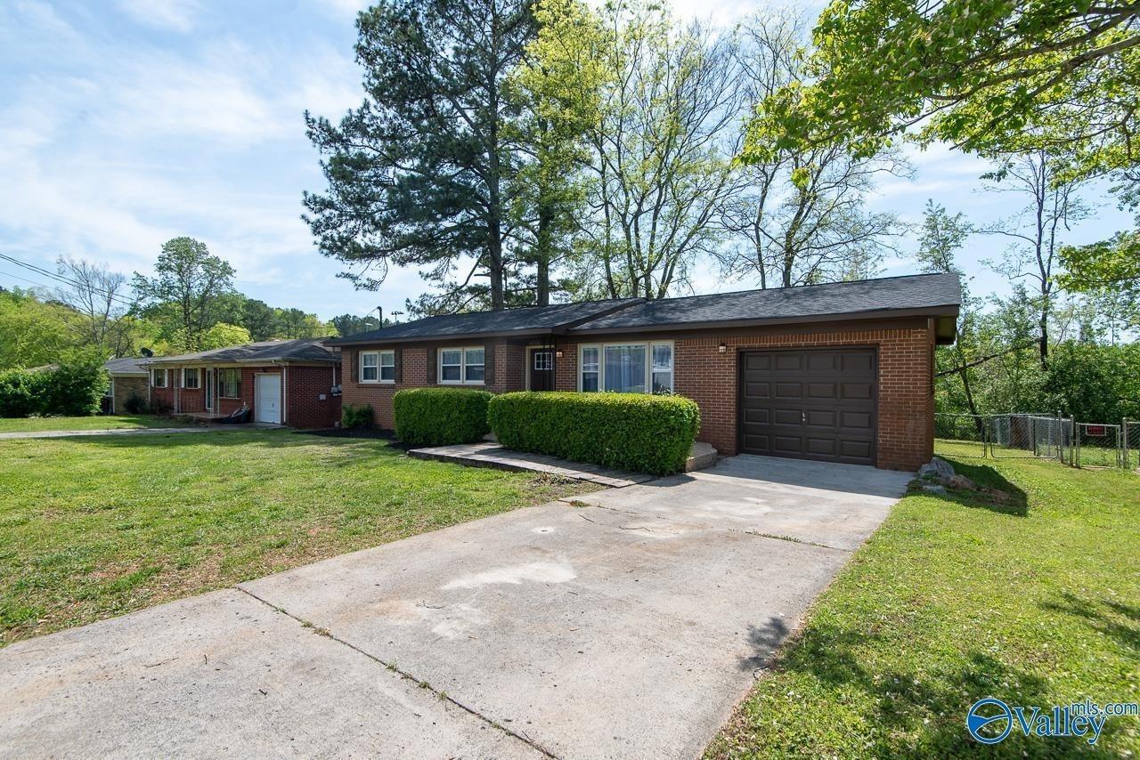 Lumary Dr Nw, Huntsville, AL 35810