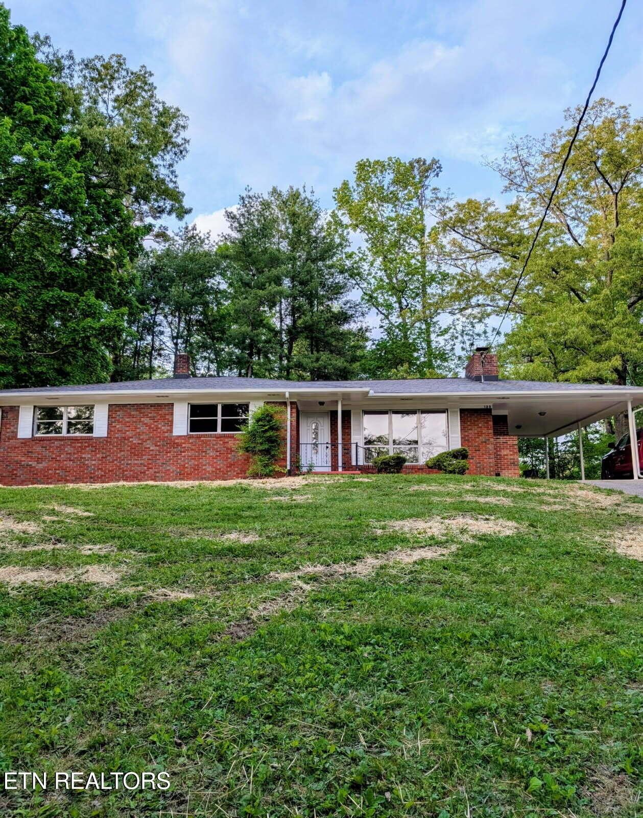 Dale Ave, Oliver Springs, TN 37840