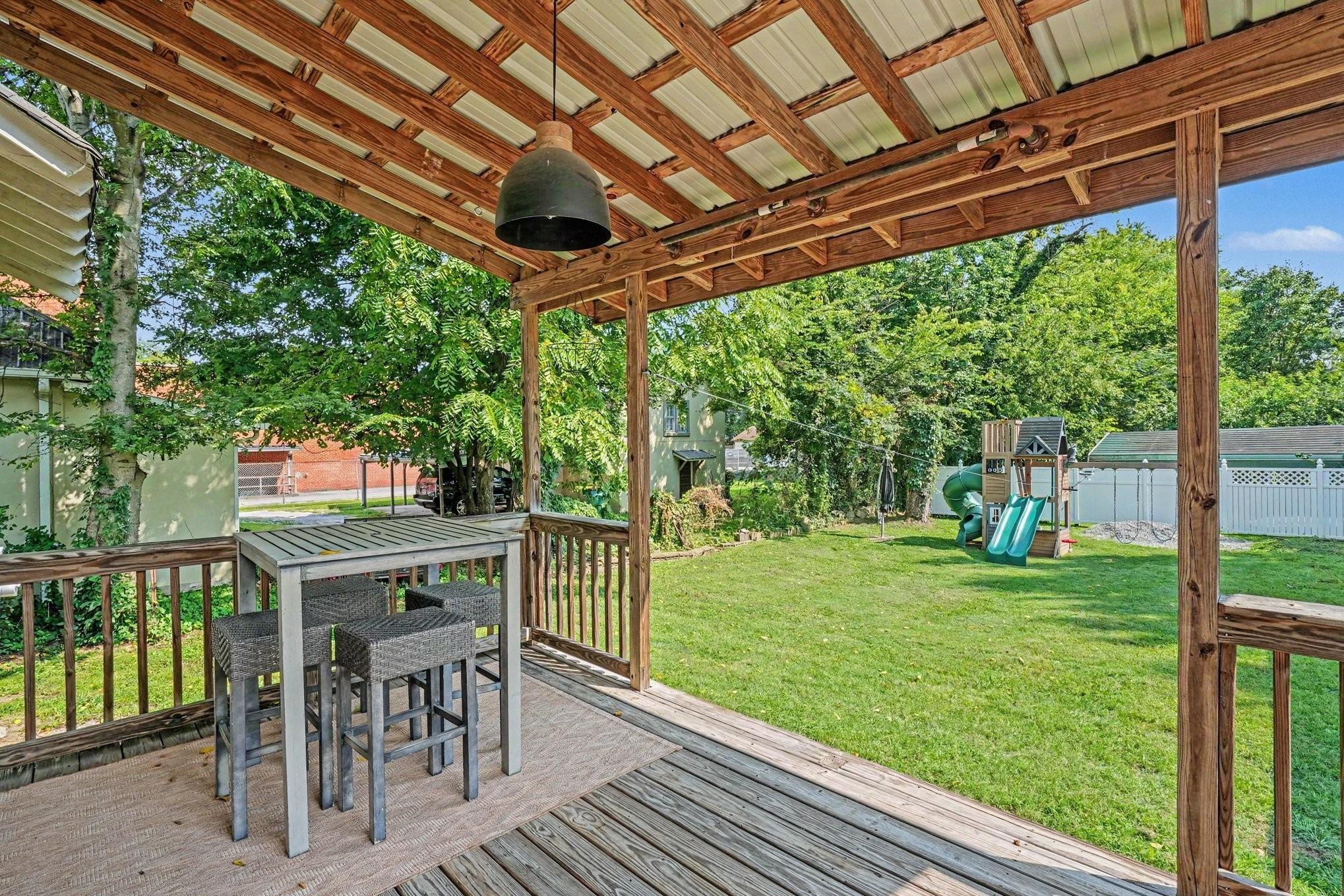 W Gay St, Lebanon, TN 37087