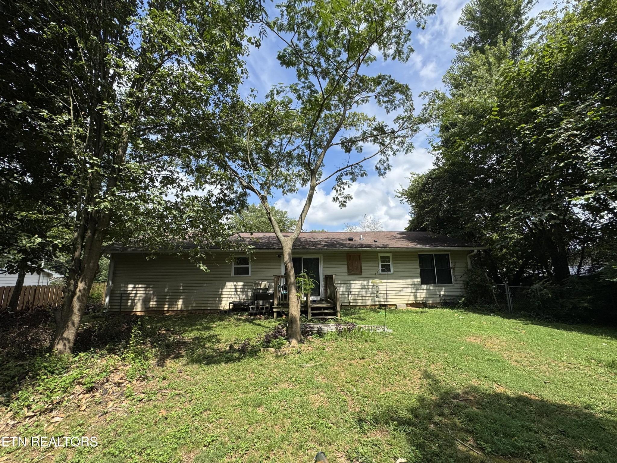 Sedgefield Dr, Knoxville, TN 37923
