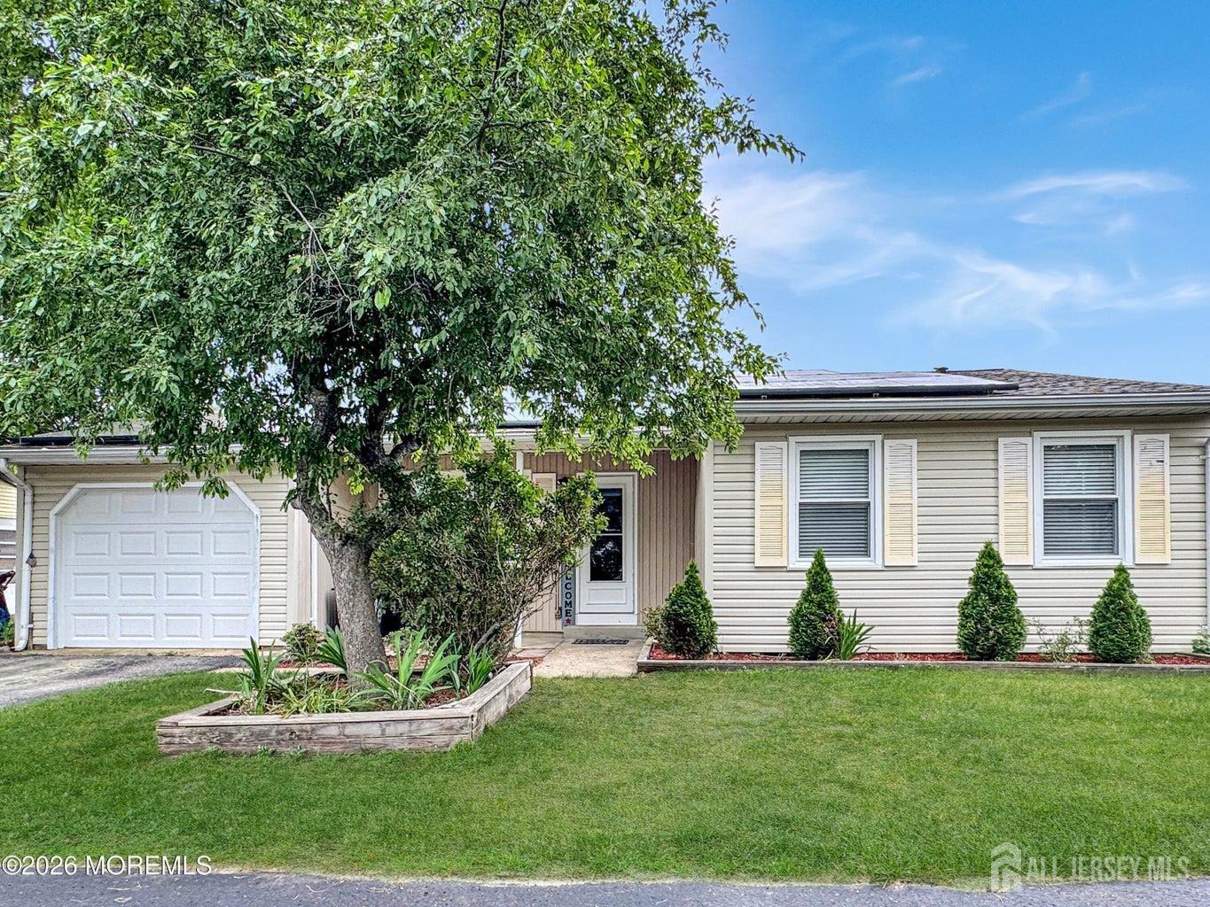 Westport Dr, Whiting, NJ 08759