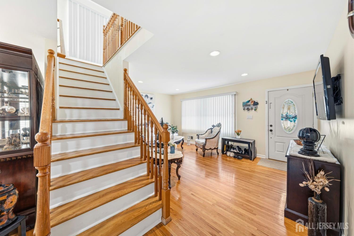 5th Ave, Linden, NJ 07036
