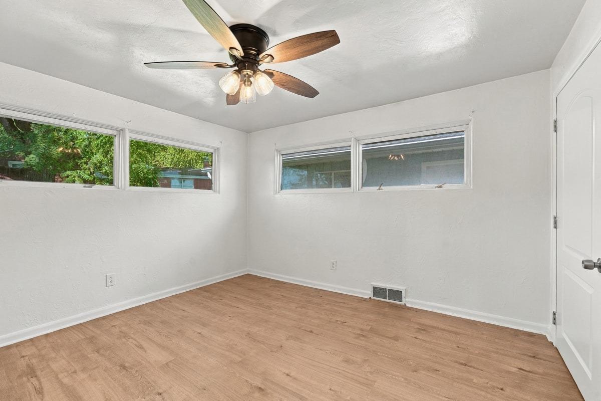 Crescent St, Evans City, PA 16033
