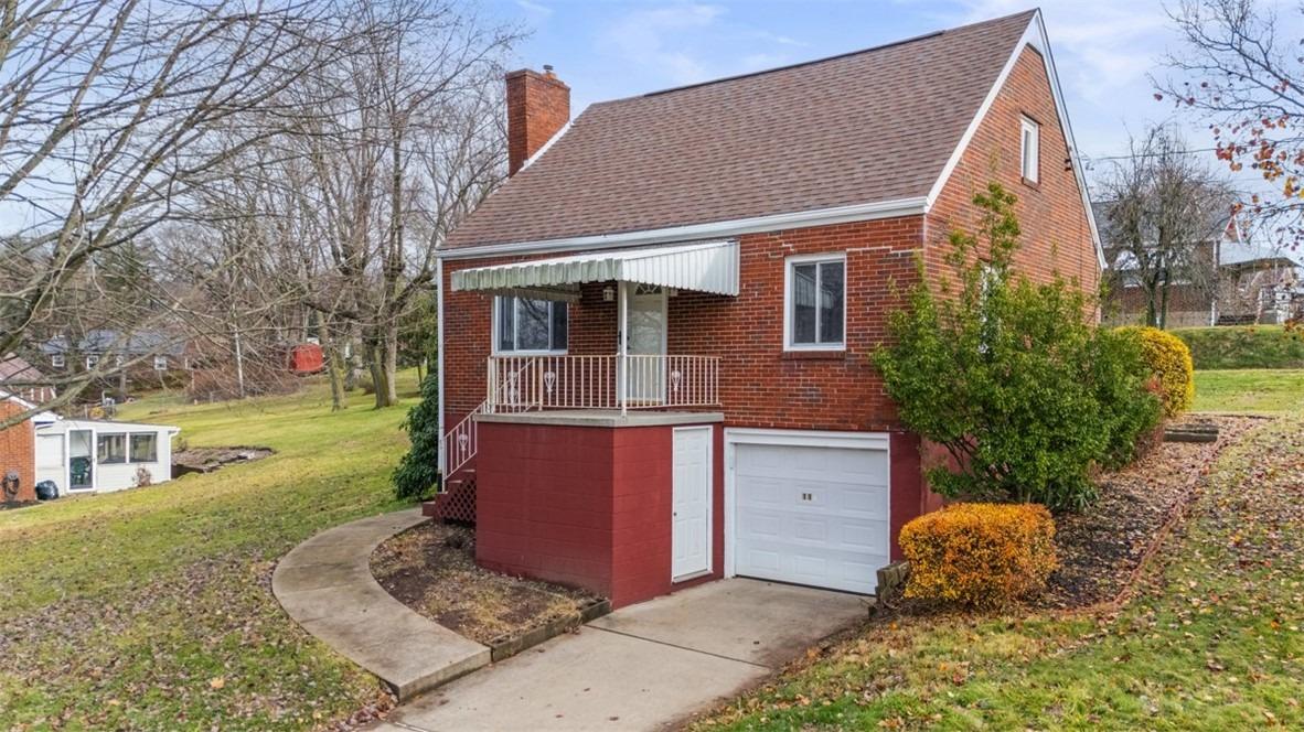 Warren Dr, New Kensington, PA 15068