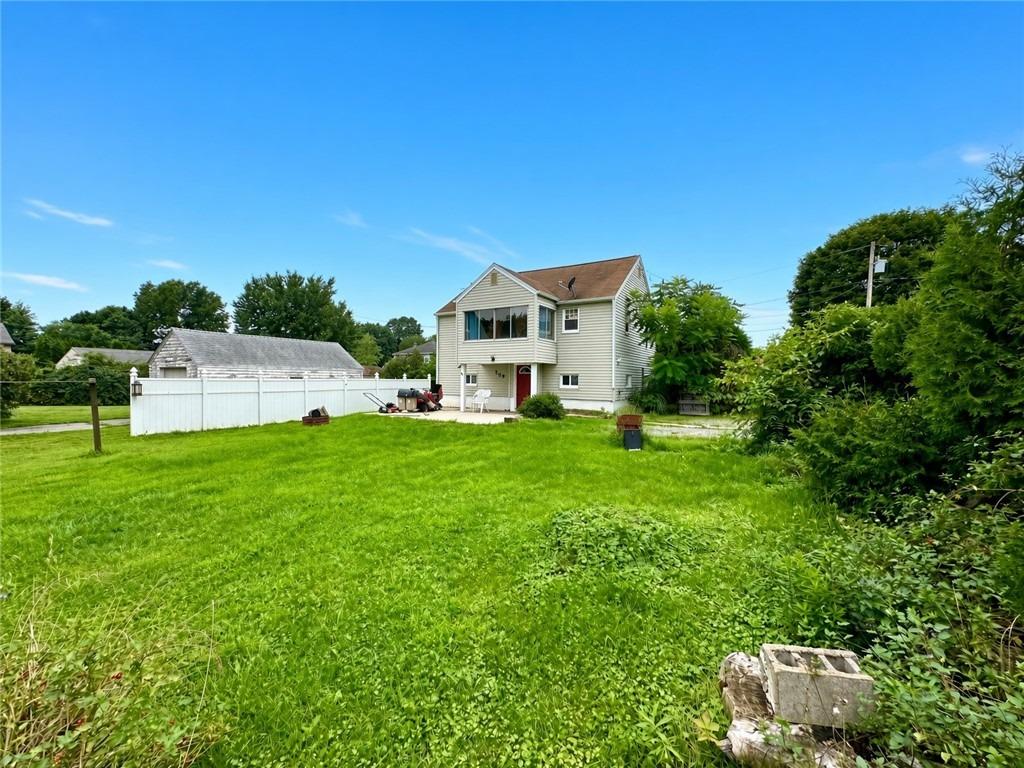 Deemer Ave, Ellwood City, PA 16117