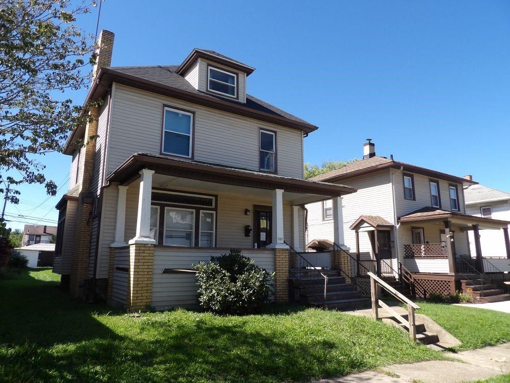 Sherman Ave, Sharon, PA 16146
