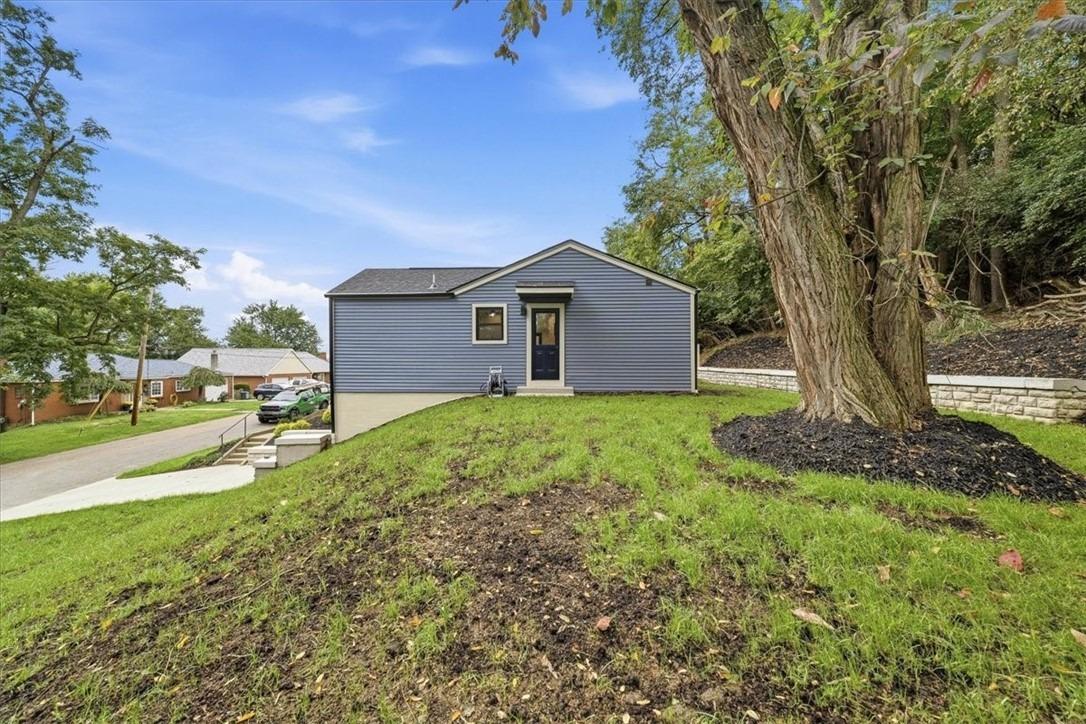 Thomas St, Carnegie, PA 15106