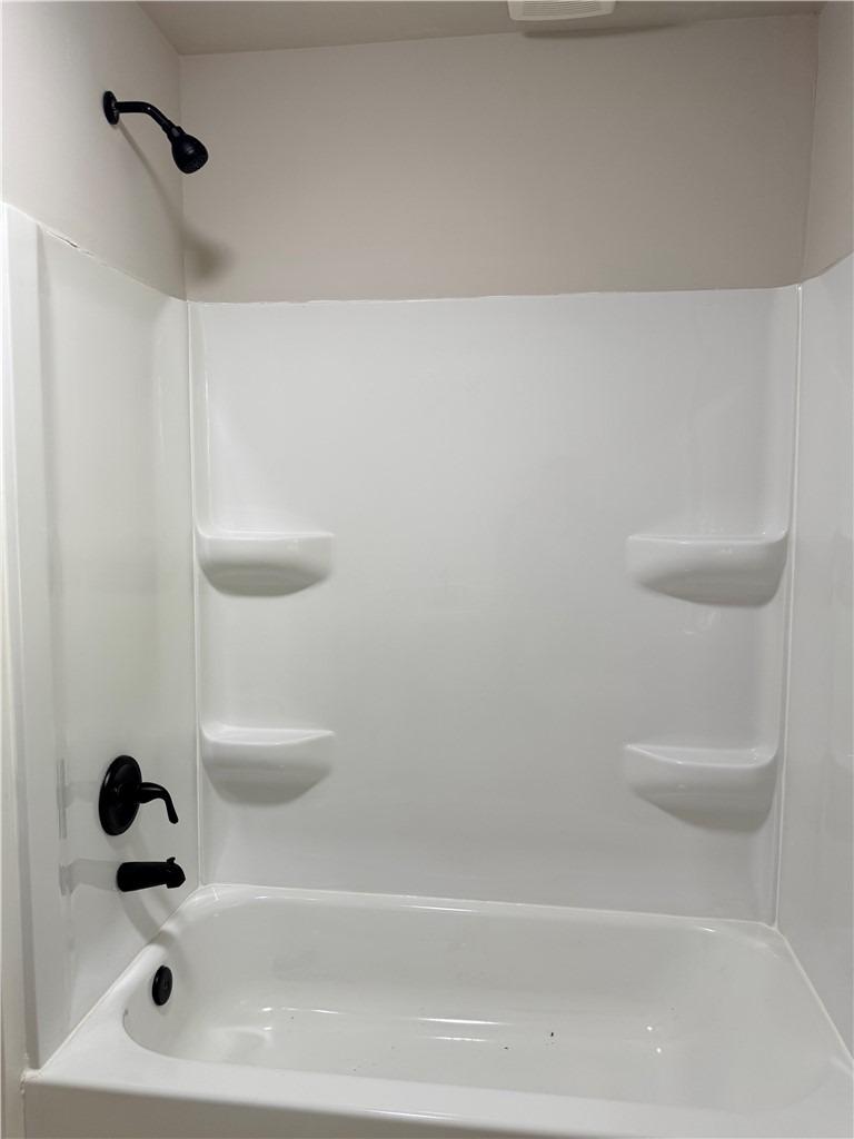 Frazier Dr, New Castle, PA 16105