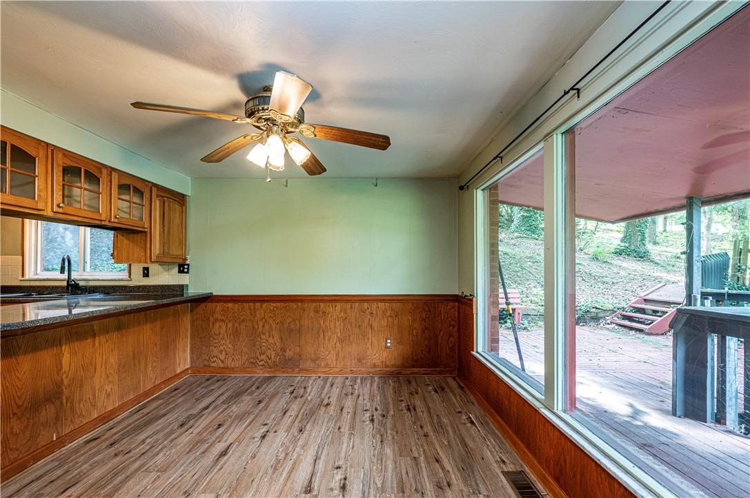 Woodlawn Rd, Jeannette, PA 15644