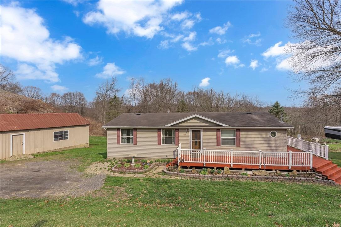 Hollowvue Rd, Wampum, PA 16157
