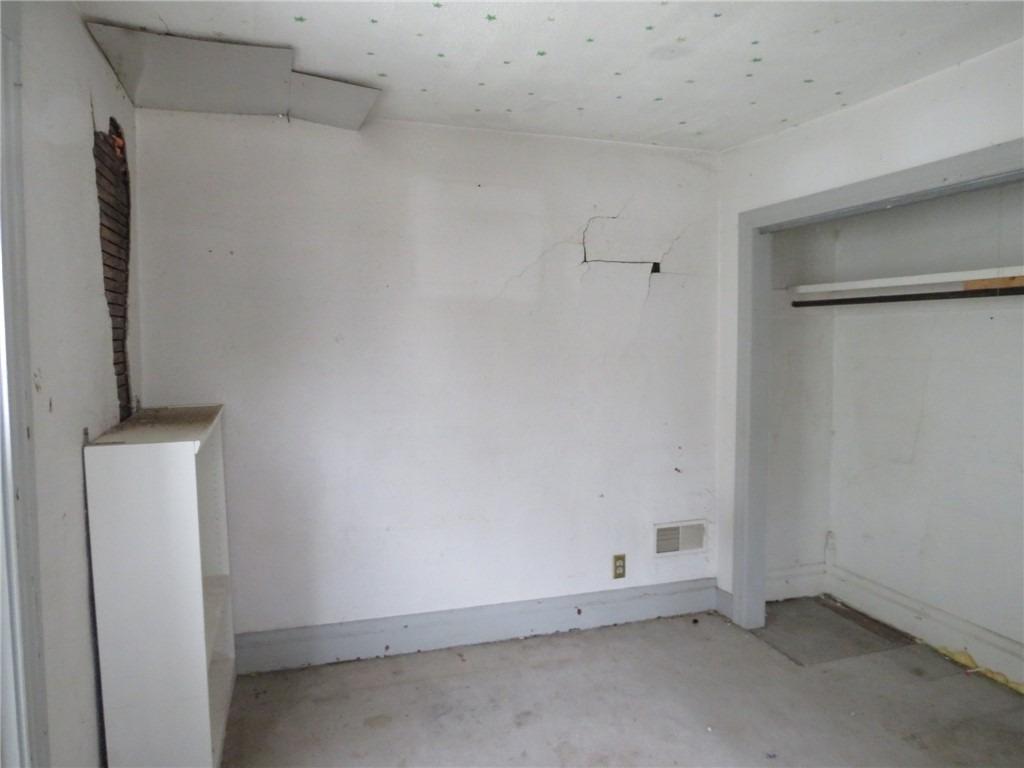 Bruce St, Washington, PA 15301