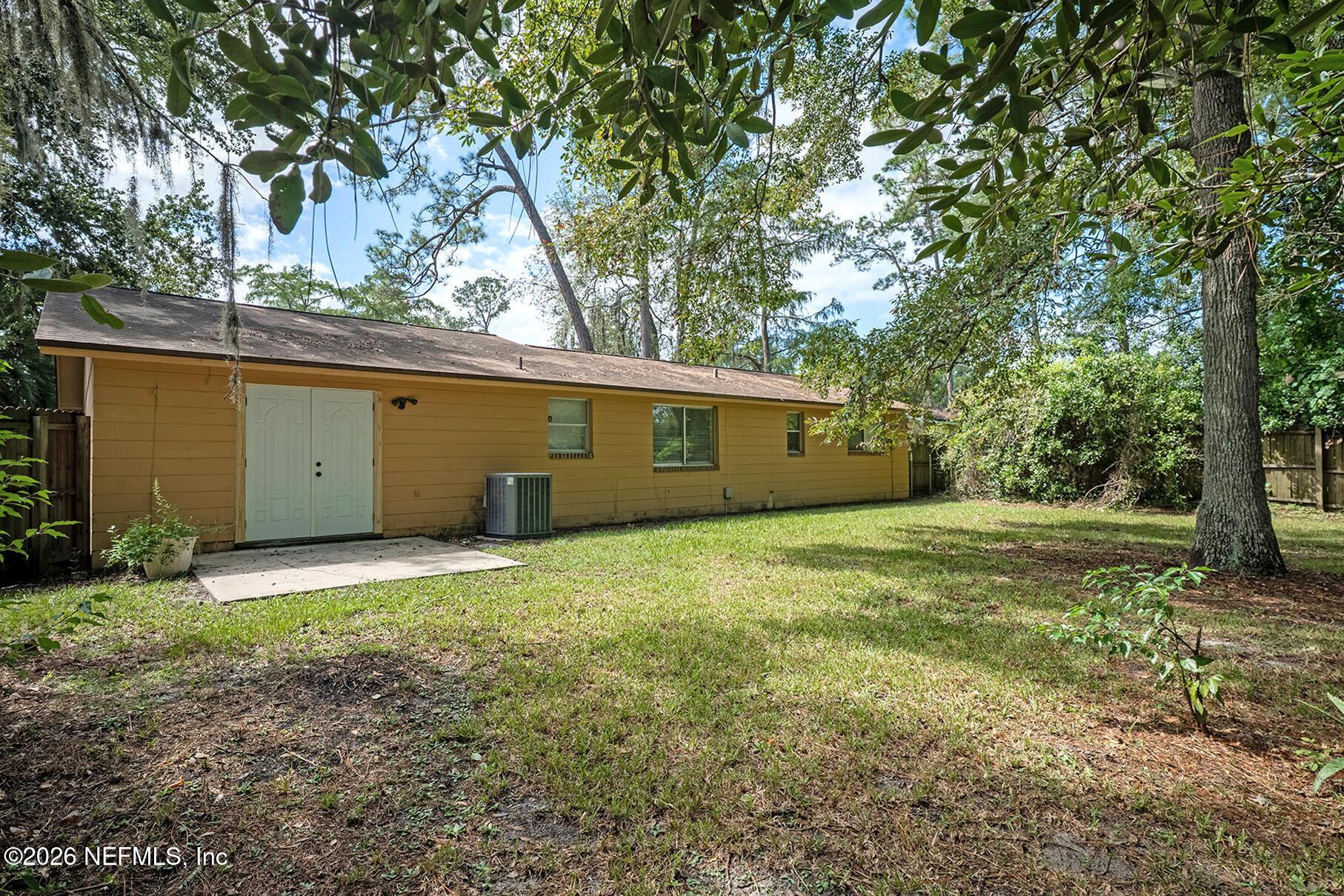 Broken Arrow Dr N, Jacksonville, FL 32244