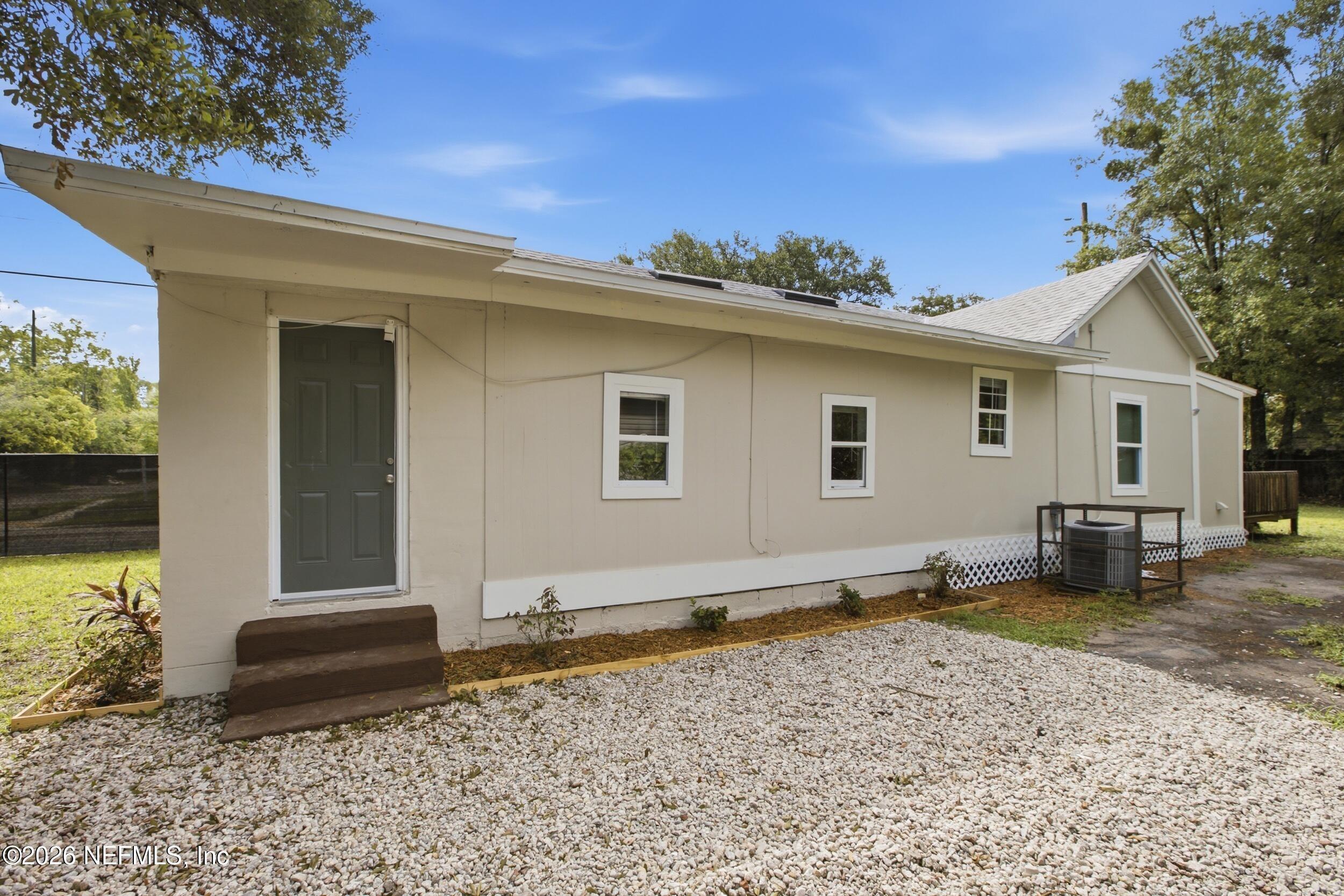 W 1st St, Jacksonville, FL 32209