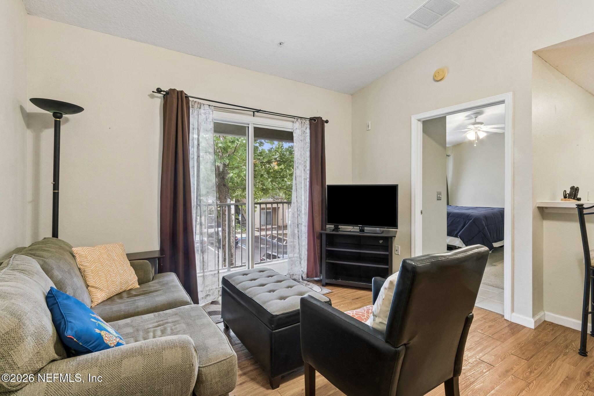 Maggies Cir, Jacksonville, FL 32244