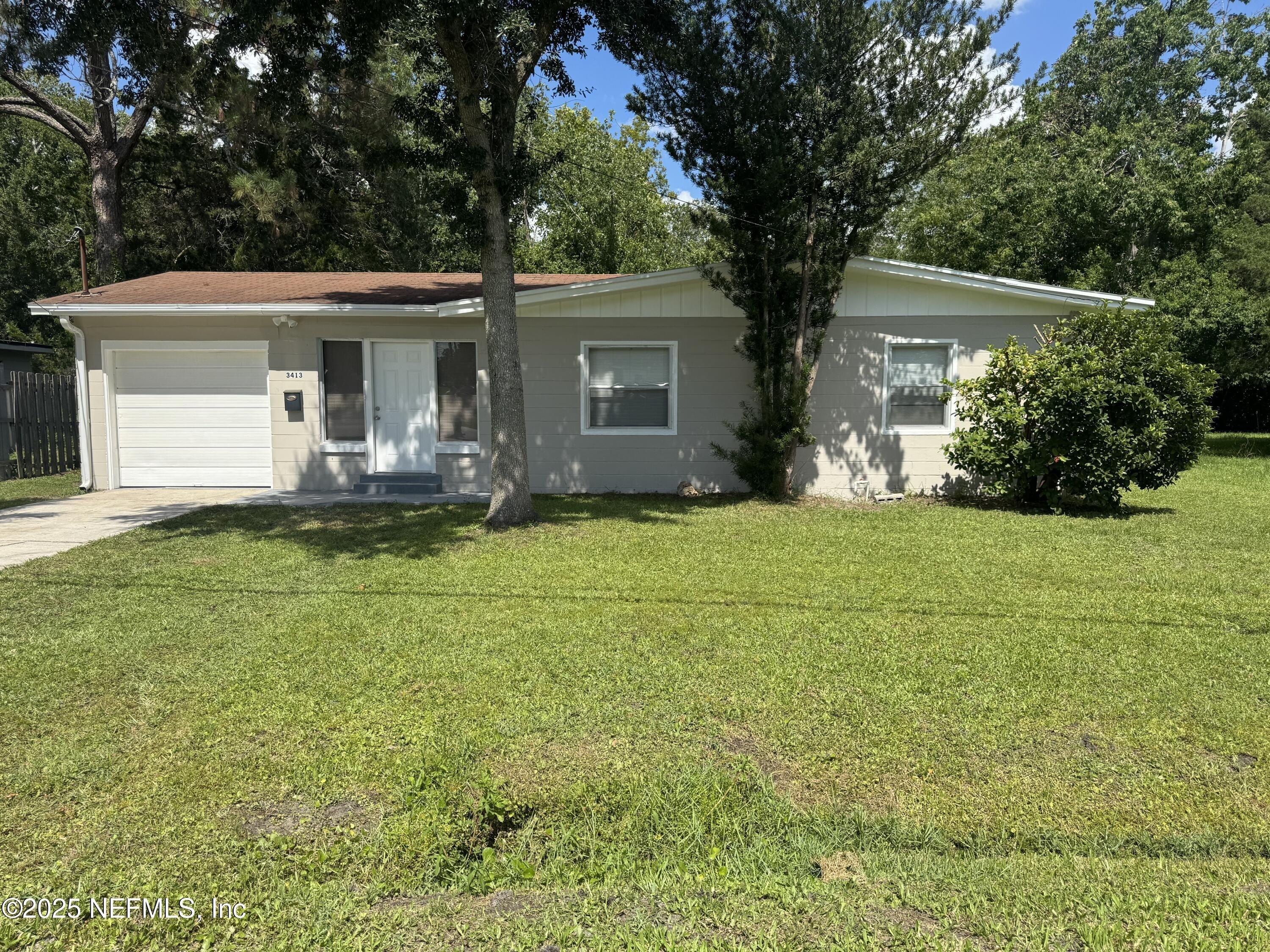 Eve Dr E, Jacksonville, FL 32246