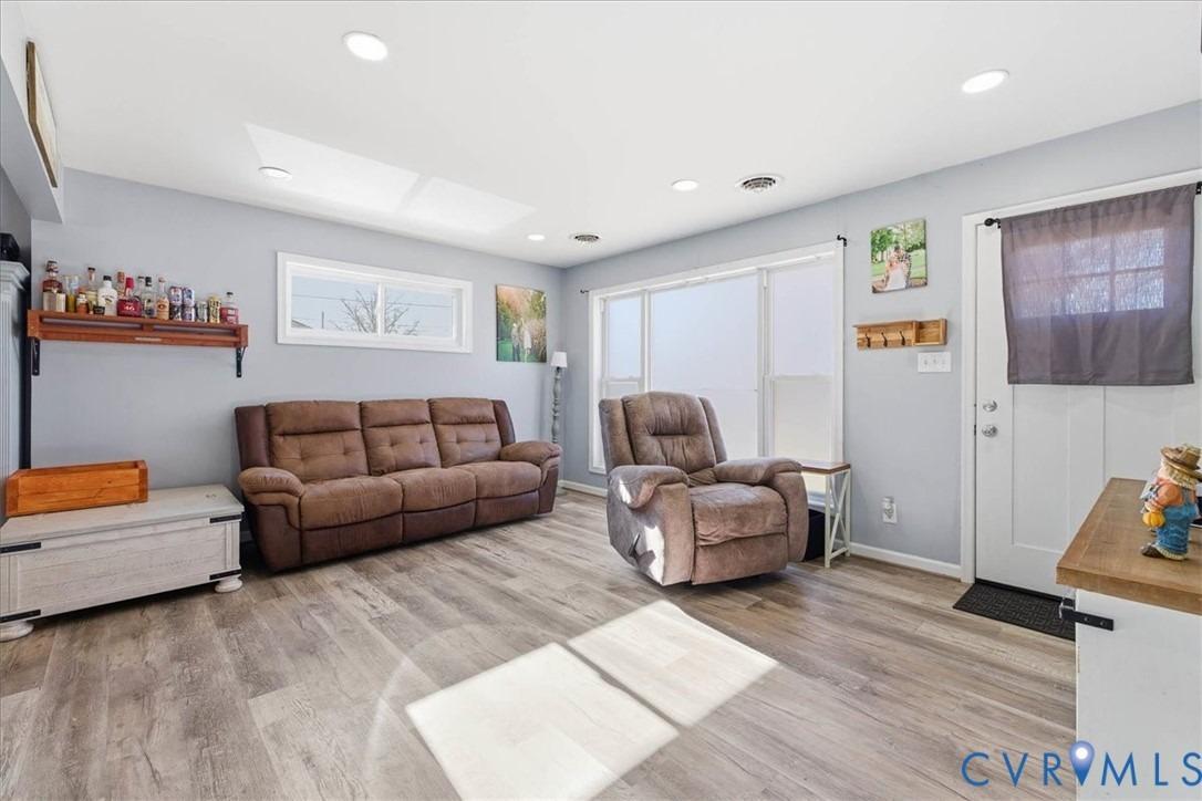 Holly Ave, Colonial Heights, VA 23834