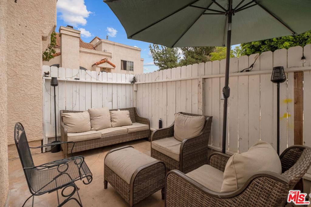 Terra Bella St, Panorama City, CA 91402
