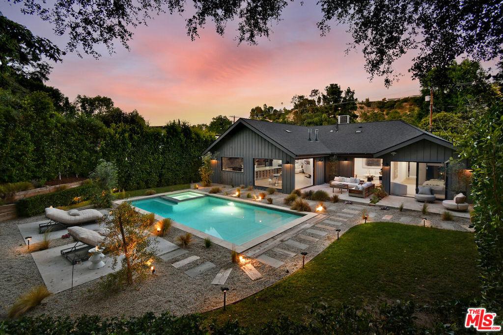 Woodcliff Rd, Sherman Oaks, CA 91403