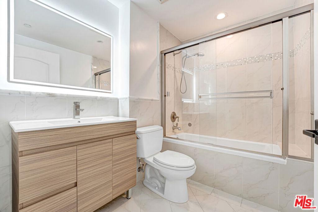 S Wooster St, Los Angeles, CA 90035