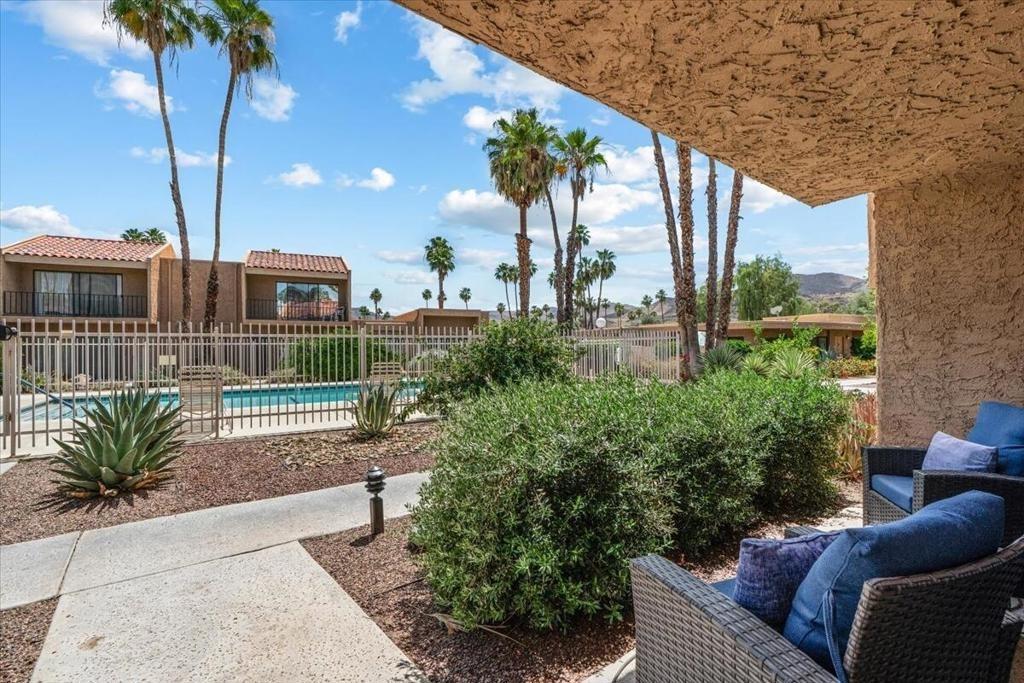 Los Coyotes Dr, Palm Springs, CA 92264