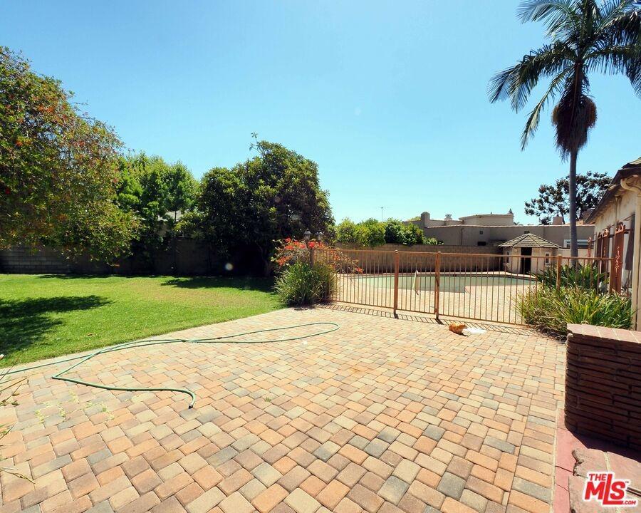 Schumacher Dr, Los Angeles, CA 90048