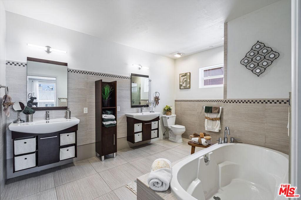 Amherst Ave, Los Angeles, CA 90025