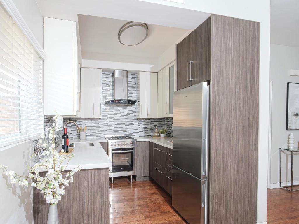 Carlmont Dr, Belmont, CA 94002