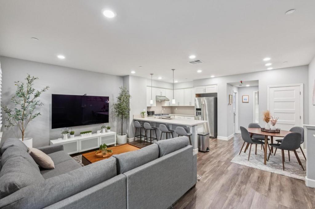 Onofrio Ln, San Jose, CA 95131