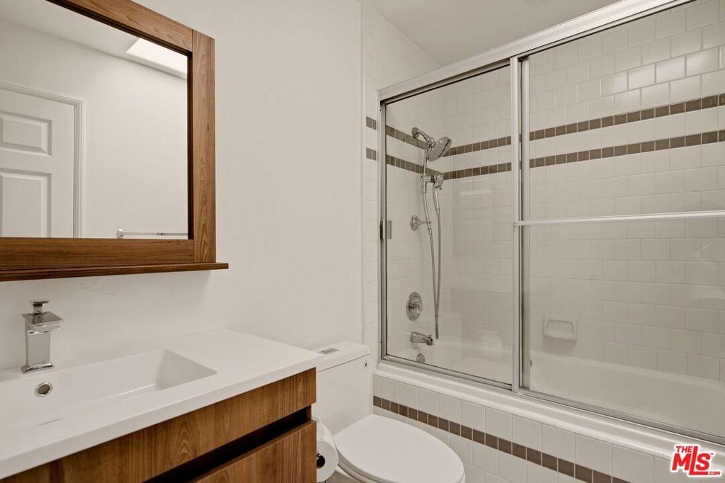 Yarmouth Ave, Encino, CA 91316