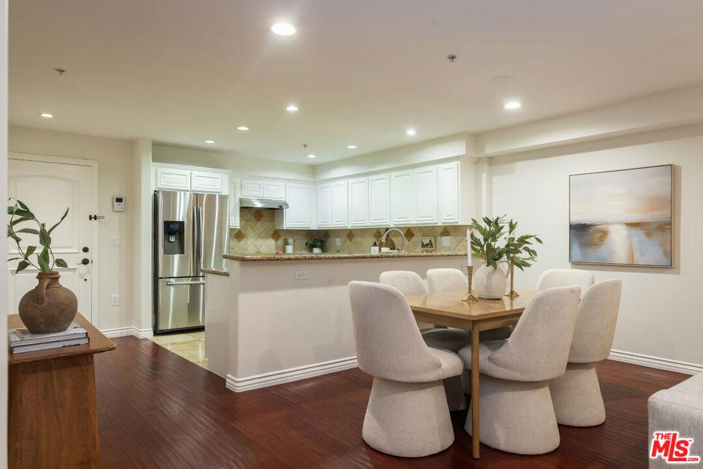 Elmwood Ave, Los Angeles, CA 90004