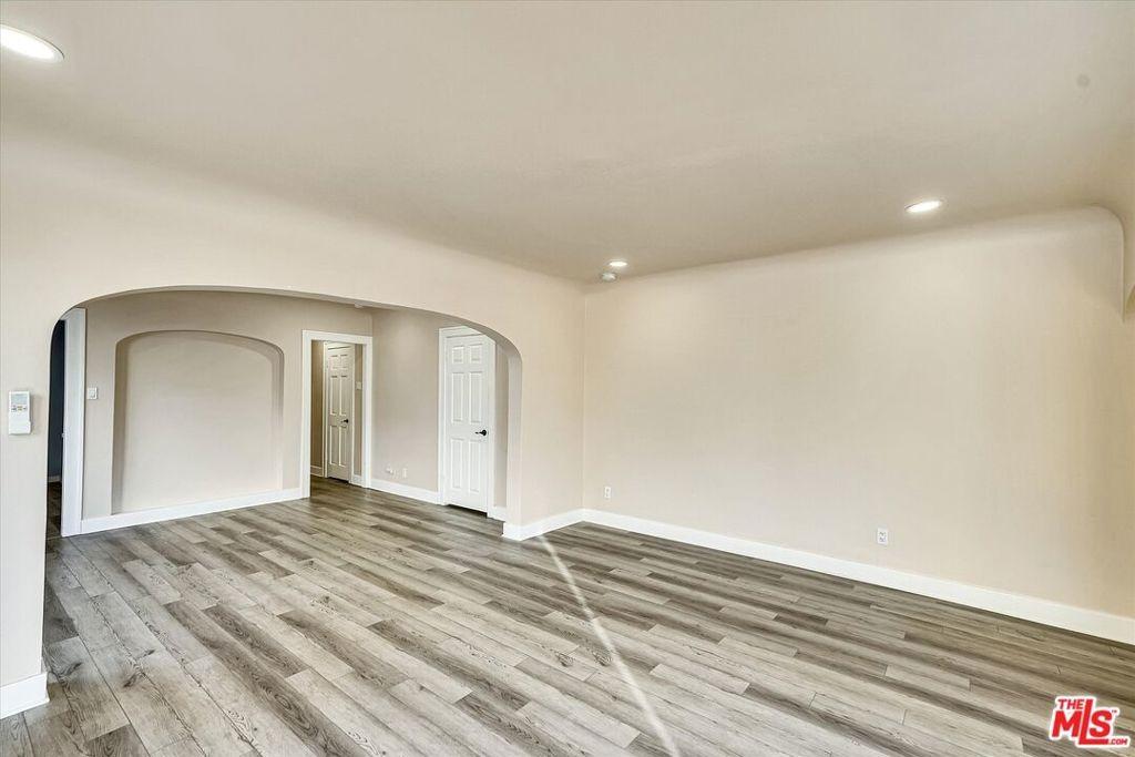3rd Ave, Los Angeles, CA 90043