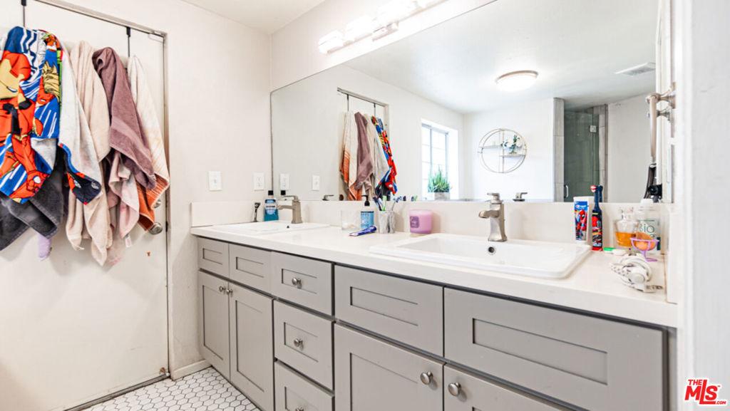 Malden St, Northridge, CA 91325