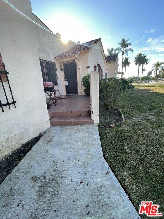 W 76th St, Los Angeles, CA 90047