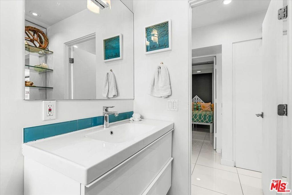 E Calle San Antonio, Palm Springs, CA 92264