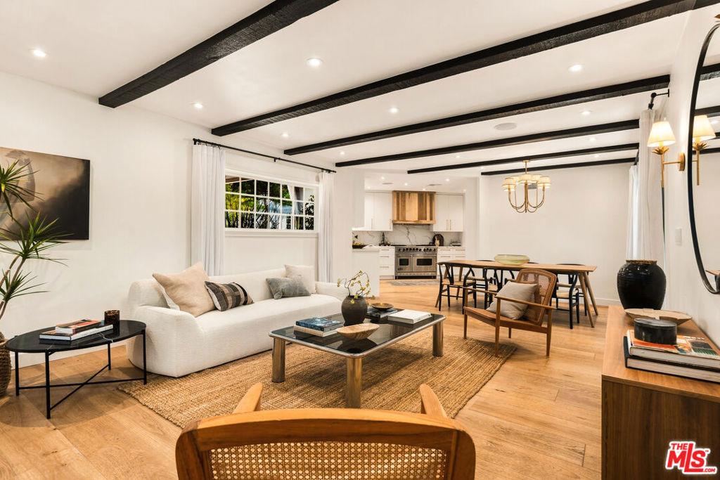 Calneva Dr, Encino, CA 91436