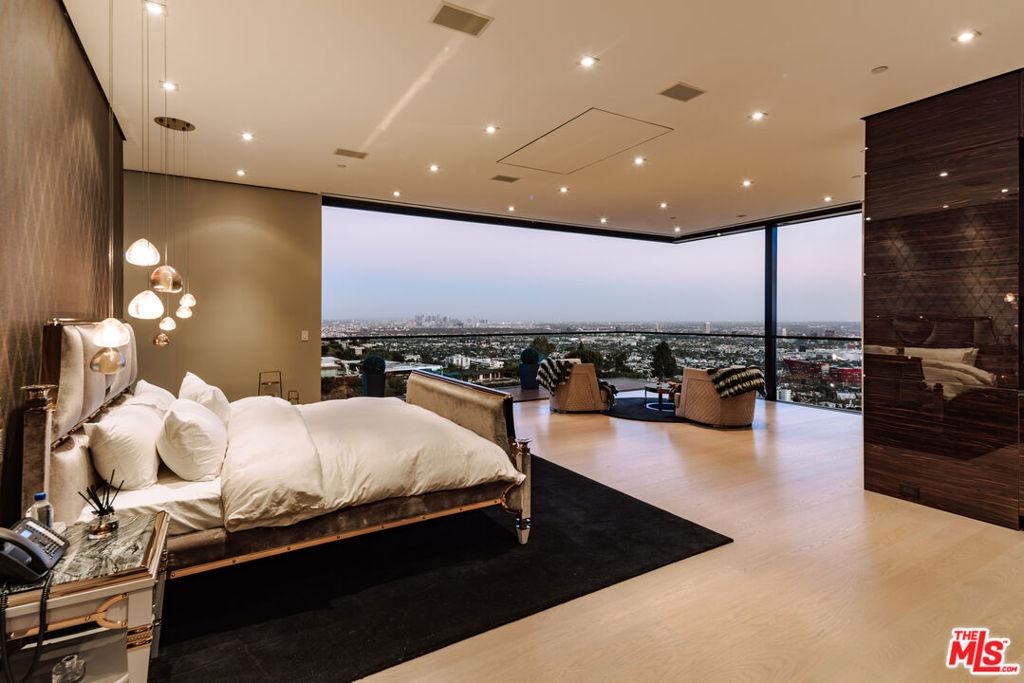 Thrasher Ave, Los Angeles, CA 90069