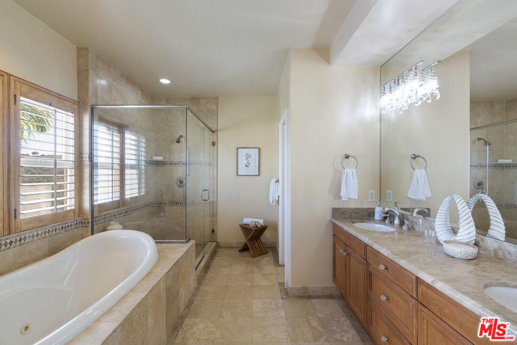 De Ville Way, Malibu, CA 90265