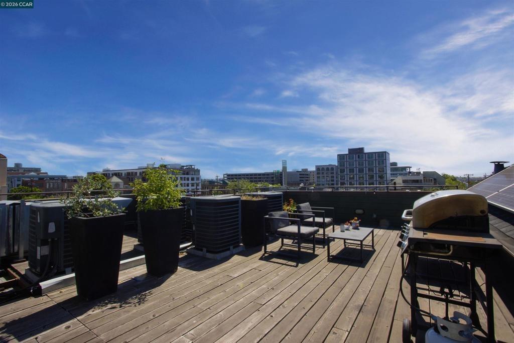 Webster St, Oakland, CA 94607
