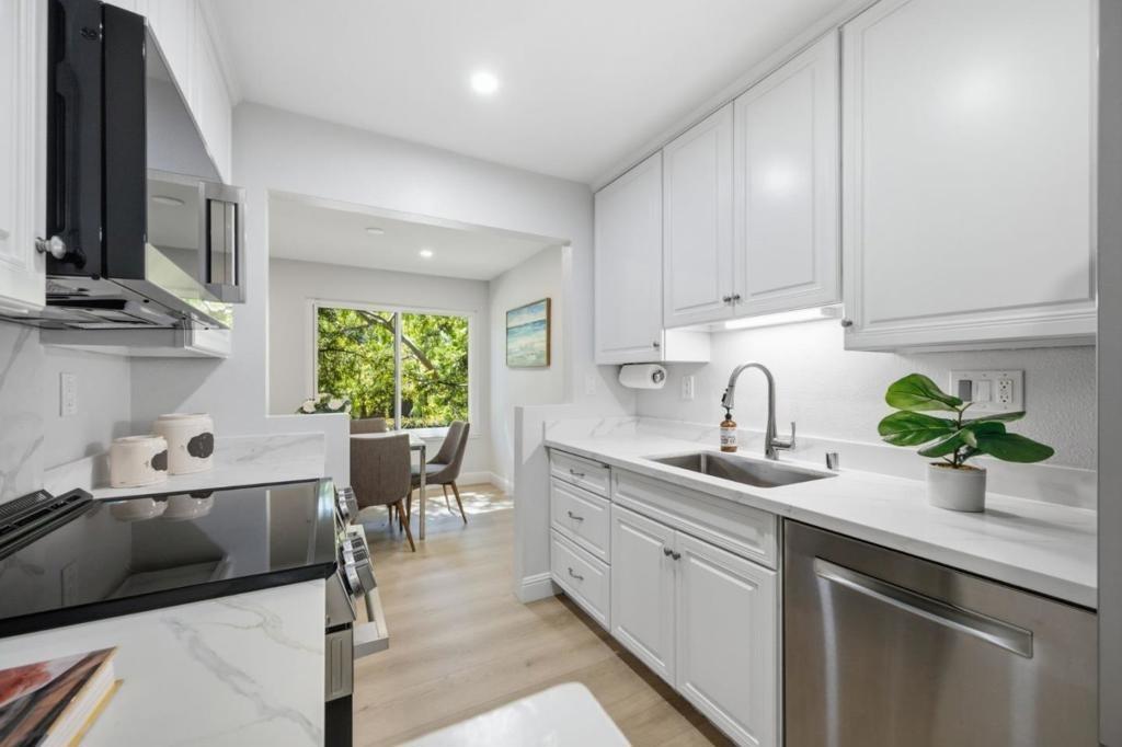 Brittan Ave, San Carlos, CA 94070