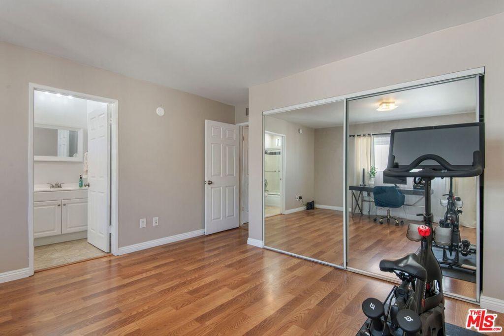 Hazeltine Ave, Van Nuys, CA 91401
