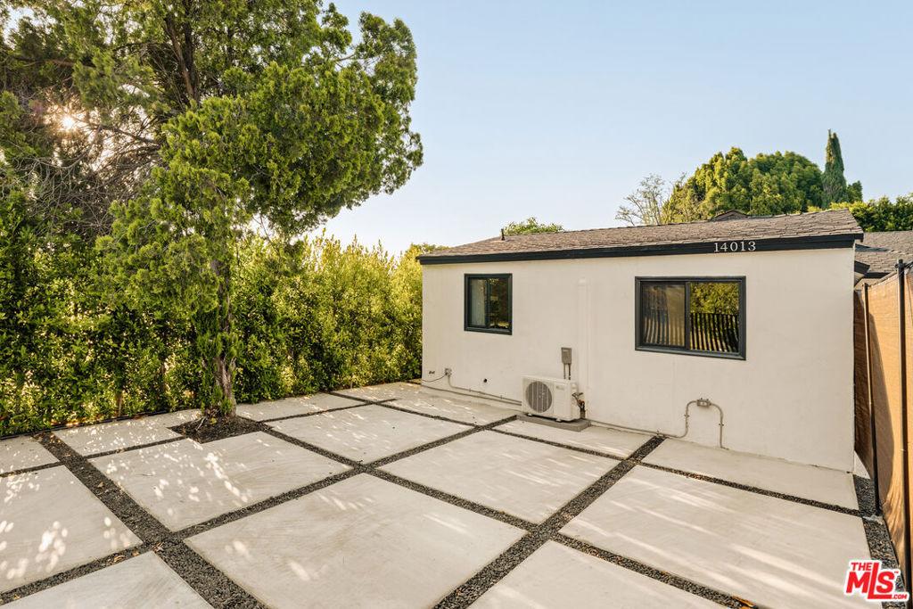 Magnolia Blvd, Sherman Oaks, CA 91423