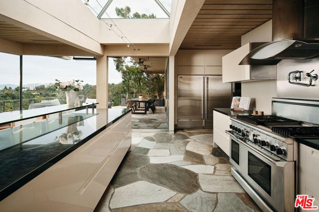 Cole Pl, Beverly Hills, CA 90210