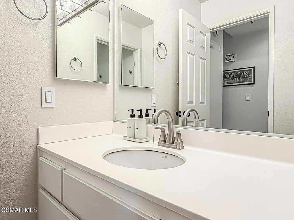 Oak Bend Ln, Oak Park, CA 91377