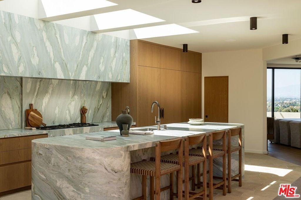 Buena Park Dr, Studio City, CA 91604