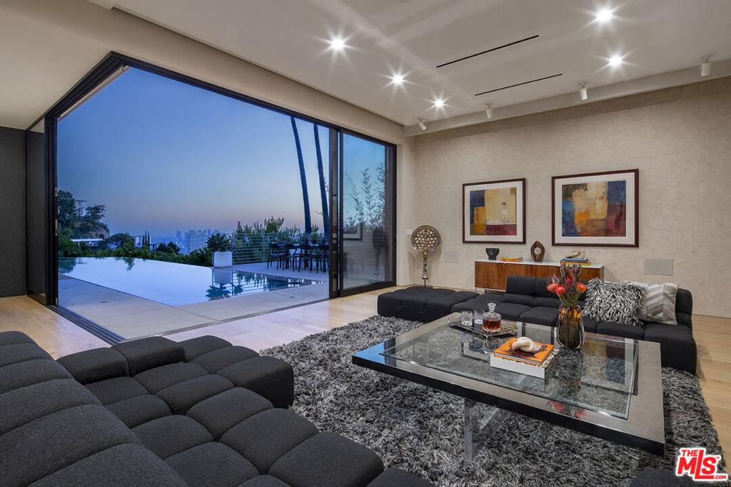 Oriole Ln, Los Angeles, CA 90069