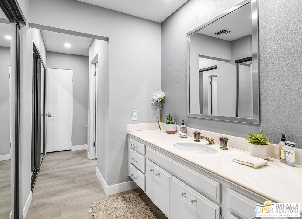 E Bogert Trl, Palm Springs, CA 92264
