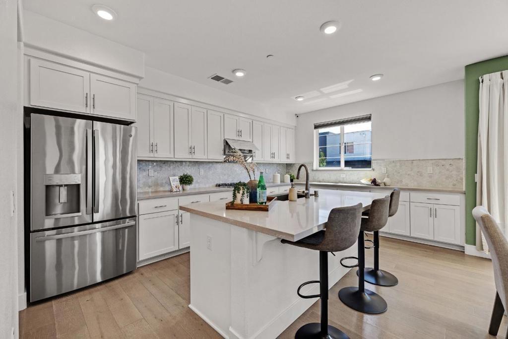 Hub Ln, Hayward, CA 94544
