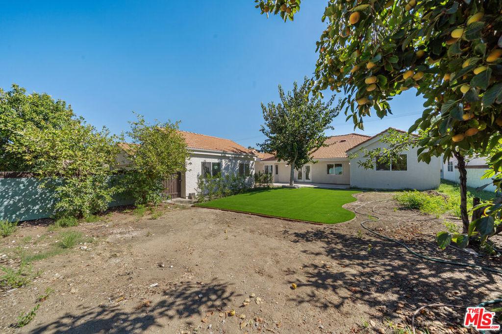 Fallbrook Ave, Woodland Hills, CA 91367