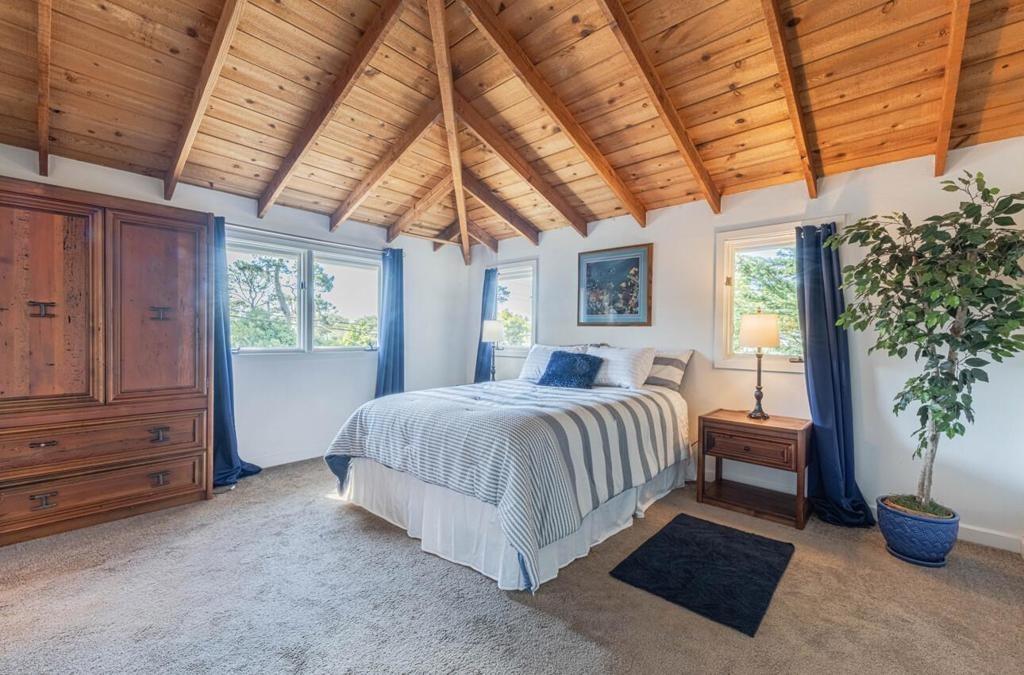 Serra Ave, Carmel, CA 93923