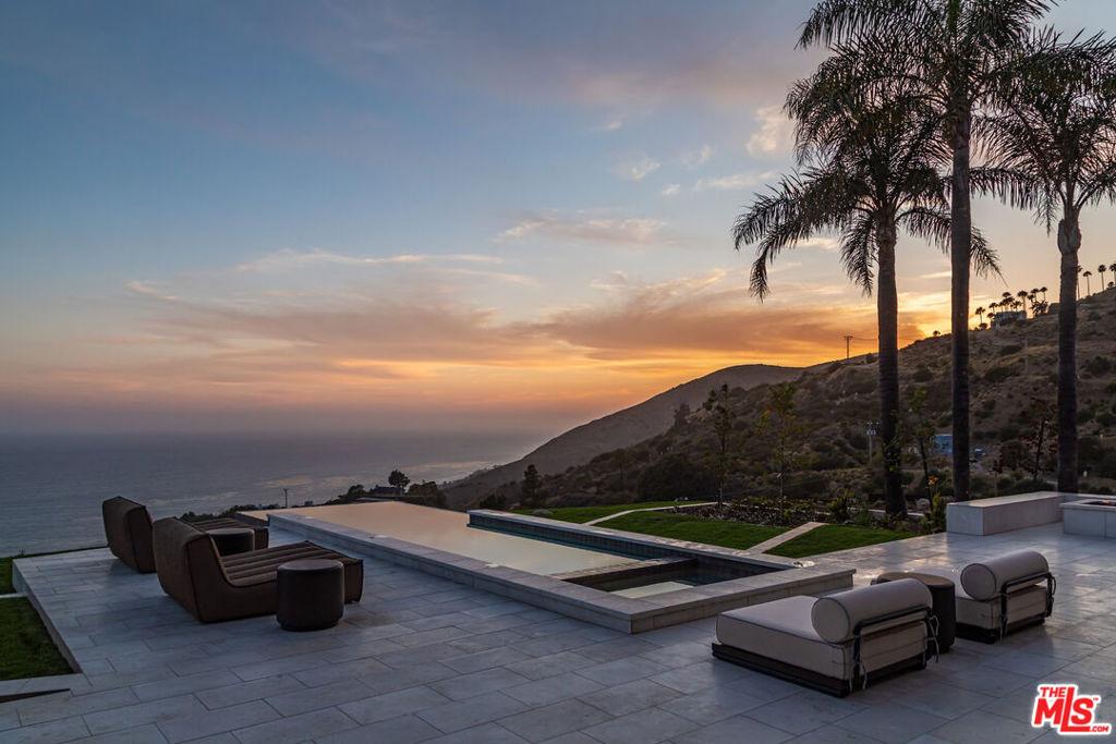 Avenida De La Encinal, Malibu, CA 90265